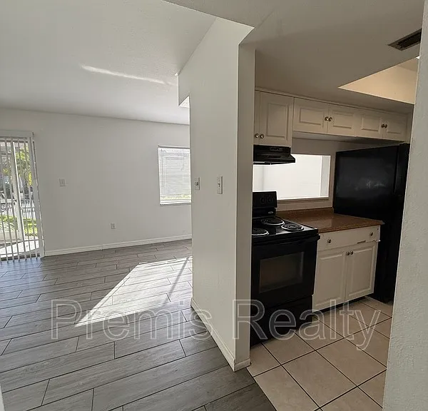 1575 Greenlea Dr #9 — Photo 8