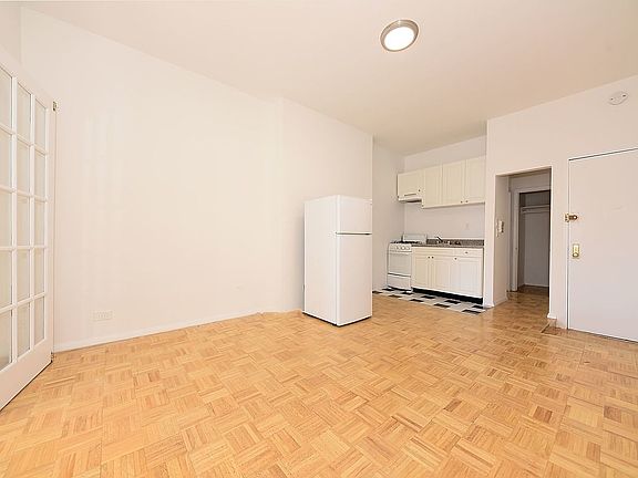 3rd image of 25 Jones St APT 5B