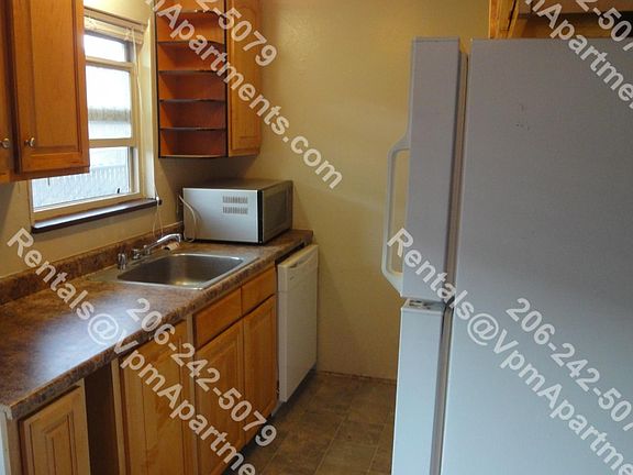 2nd image of 1535 8th St NE #2X1