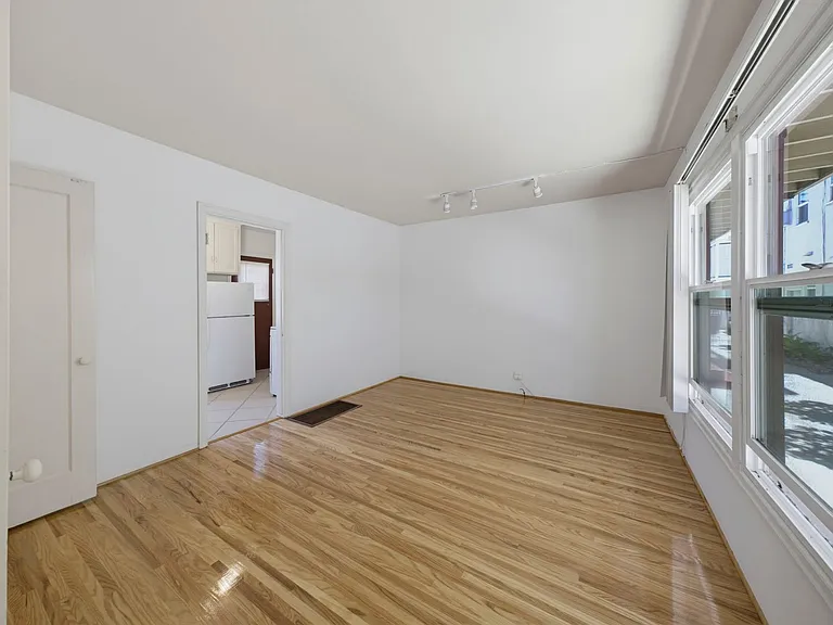 86 Bennett Ave — Photo 10