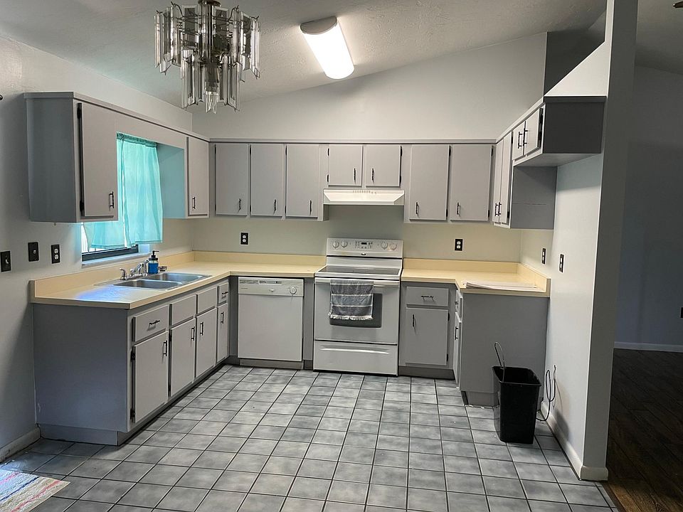 1st image of 6851 SE 53rd Pl
