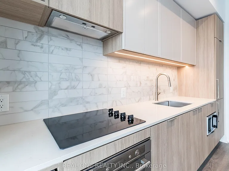 2020 Bathurst St #722 — Photo 19