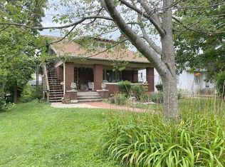 951 6th St, Charleston, IL 61920