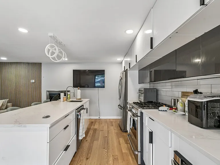 1130 Lombard St — Photo 11