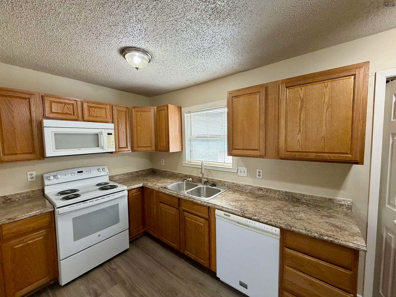 3 bed, 1.0 bath, 1026 sqft, $1,475 — Photo 4