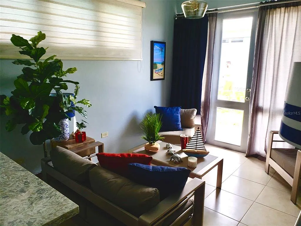 2 bed, 1.0 bath, 738 sqft, $1,300 — Photo 4