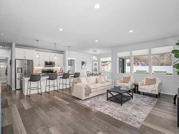 4th image of 4911 E Grace Ave