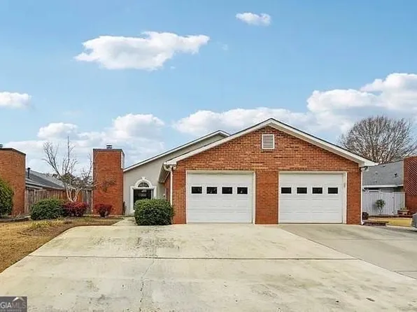 135 Wilbanks Dr, Fayetteville, GA 30215