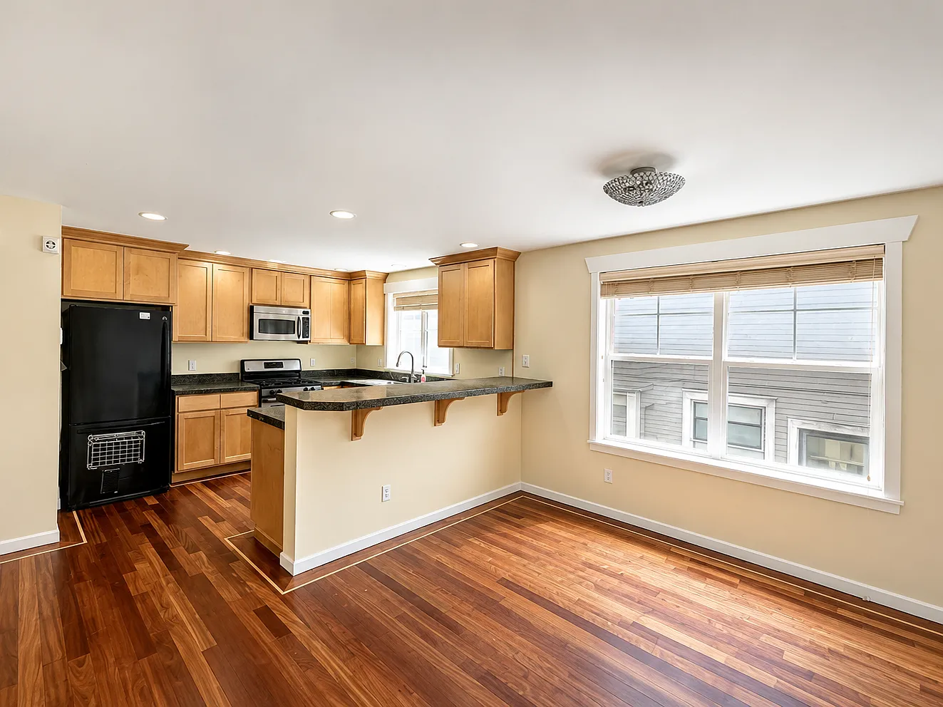 3 bed, 2.5 bath, 1280 sqft, $3,600 — Photo 2
