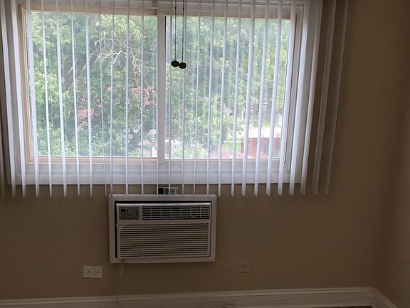 5th image of 7110 W 93rd Pl