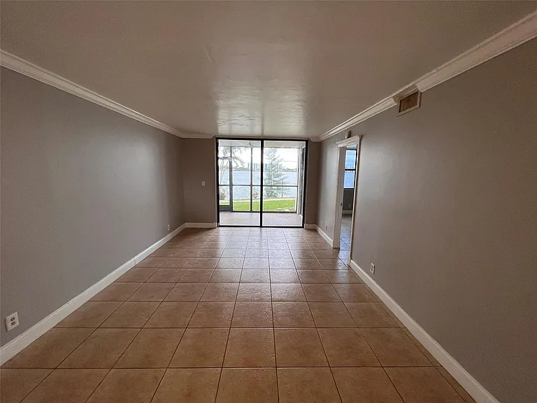 118 Lake Emerald Dr #103 — Photo 2