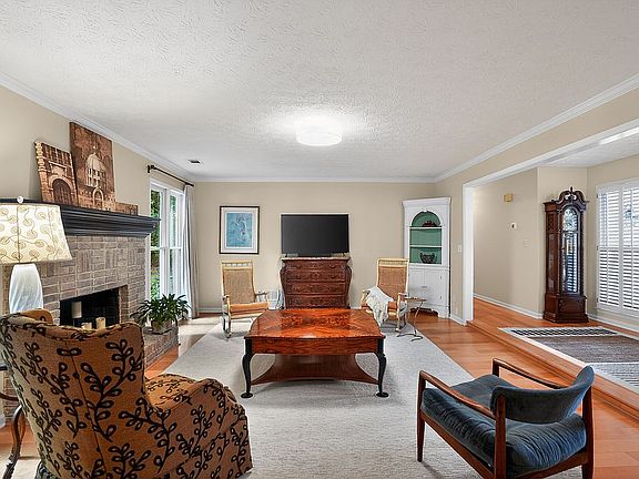 3rd image of 4958 Bridgeport Way