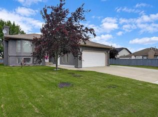 8914 NE 117th Ave, Grande Prairie, AB T8X1K2