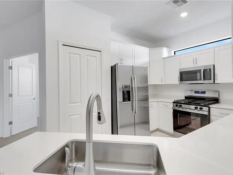 19588 Hinkley Dr — Photo 11