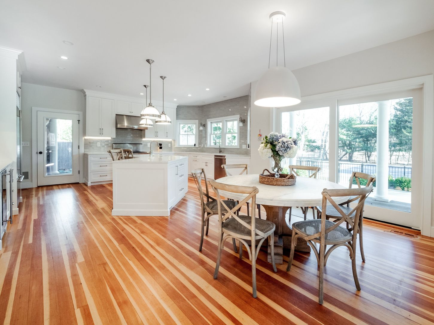  Kitchen/Dining