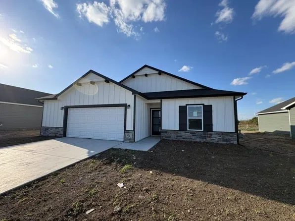 5717 Plumthicket St, Wichita, KS 67226