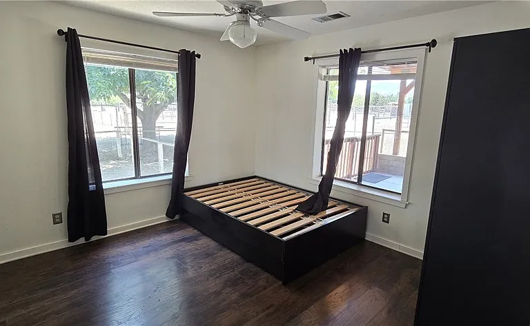 7806 E Avenue U — Photo 12