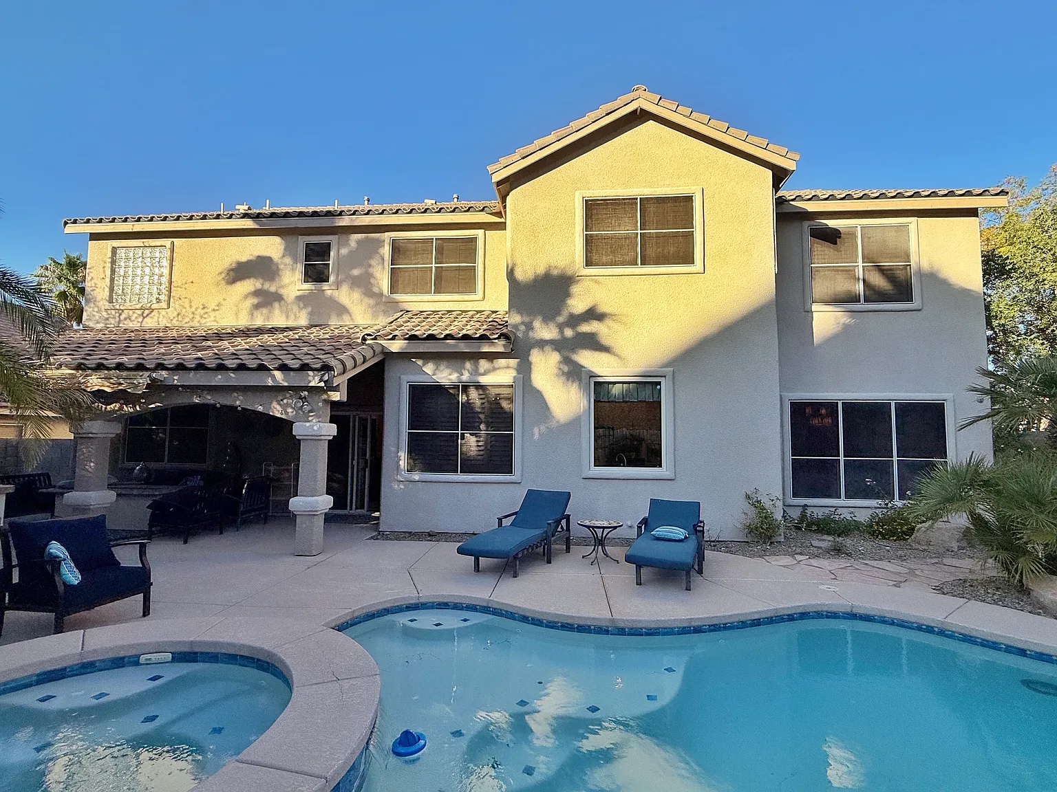 5 bed, 4300 sqft, $6,000 — Photo 4