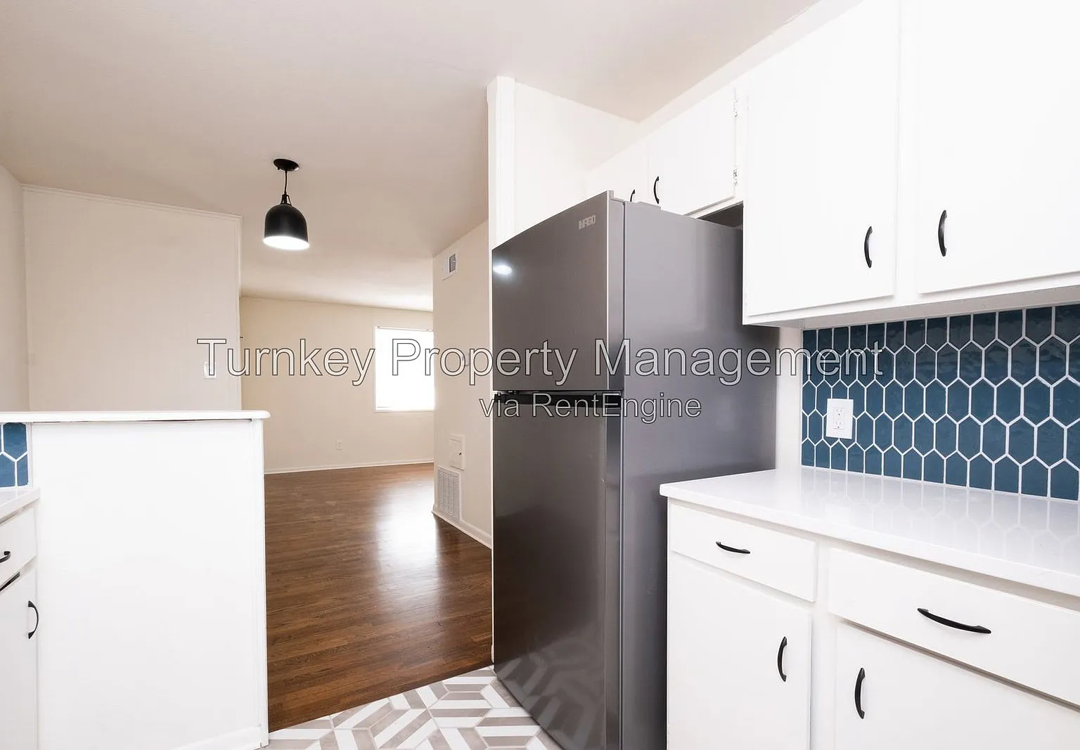 1 bed, 1.0 bath, 725 sqft, $850 — Photo 3
