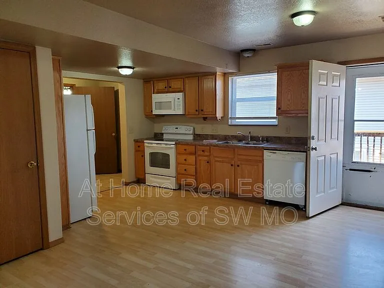 625 W Meadowview Dr #4 — Photo 3