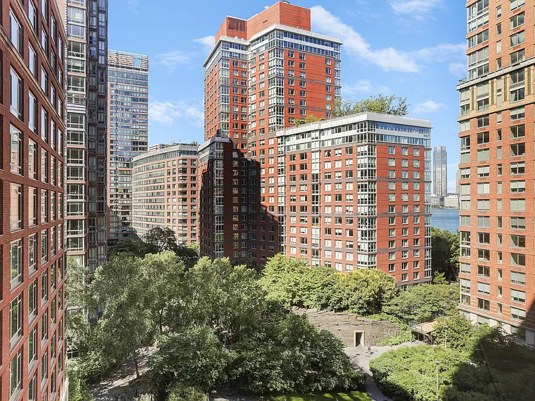 210 Warren St #10M — Photo 10