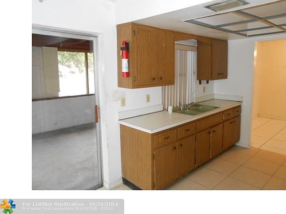 5th image of 872 SW 64th Ter