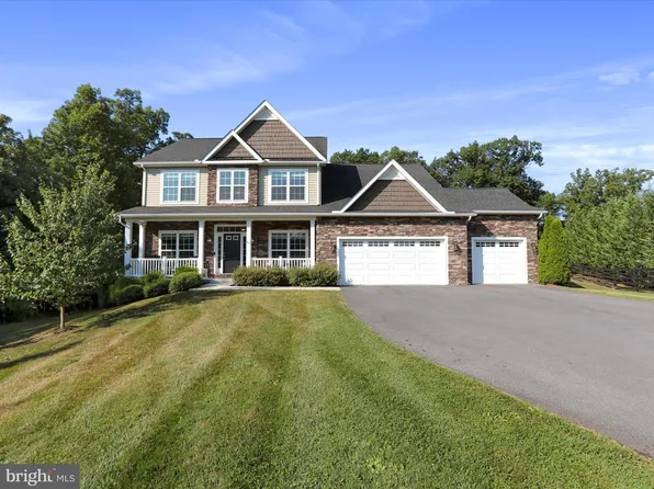 43 Kanawha Ct, Falling Waters, WV 25419