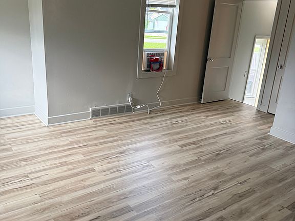 3rd image of 502 6th St SE #1/2