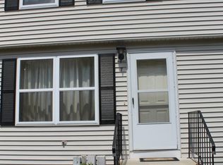 7 Mulberry Ln, Glastonbury, CT 06033