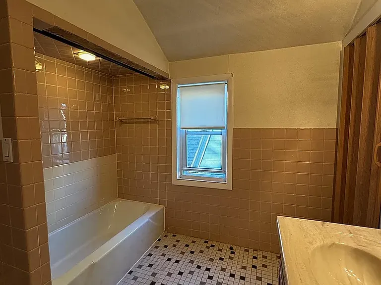 Bathroom, very large