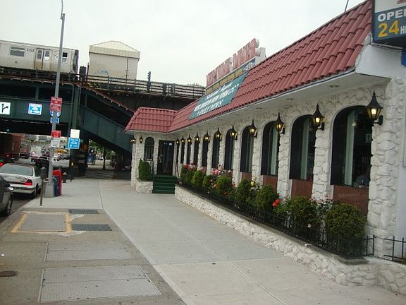5th image of 2459 32nd St Ste 1