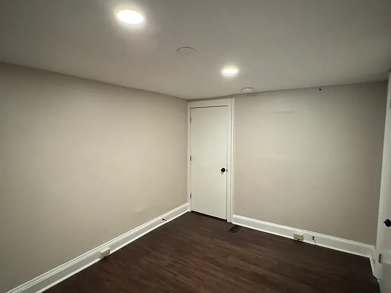 9 Washington Pl #BASEMENT — Photo 19