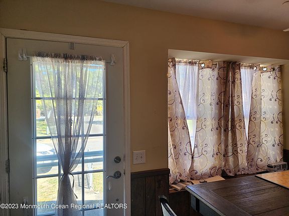 4th image of 29 Easton Drive #B