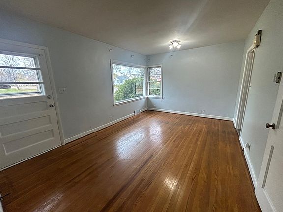 5th image of 152 33rd Ave N