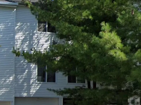 33 Amanda Ct, Staten Island, NY 10312