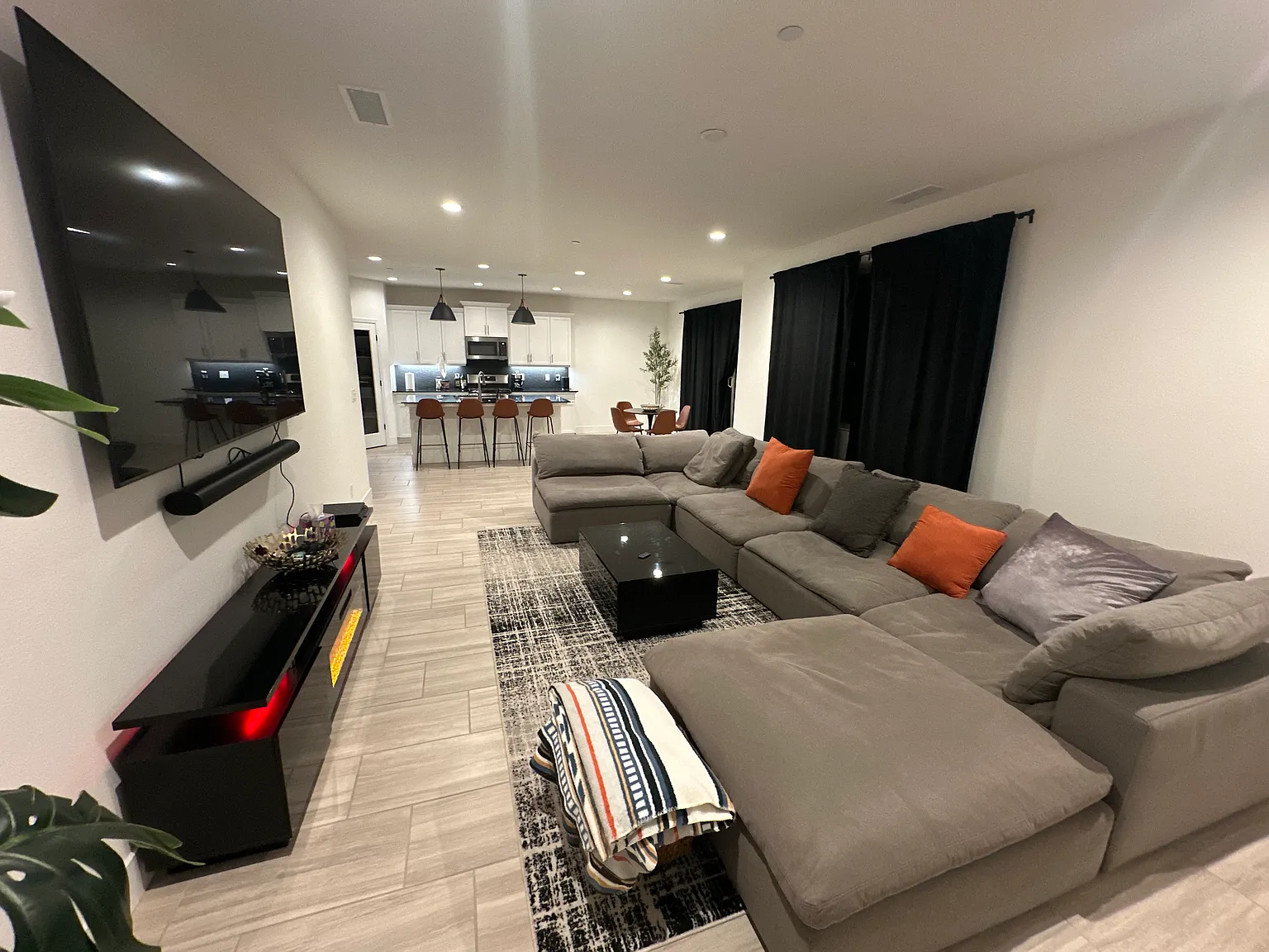 4 bed, 2205 sqft, $850 — Photo 2