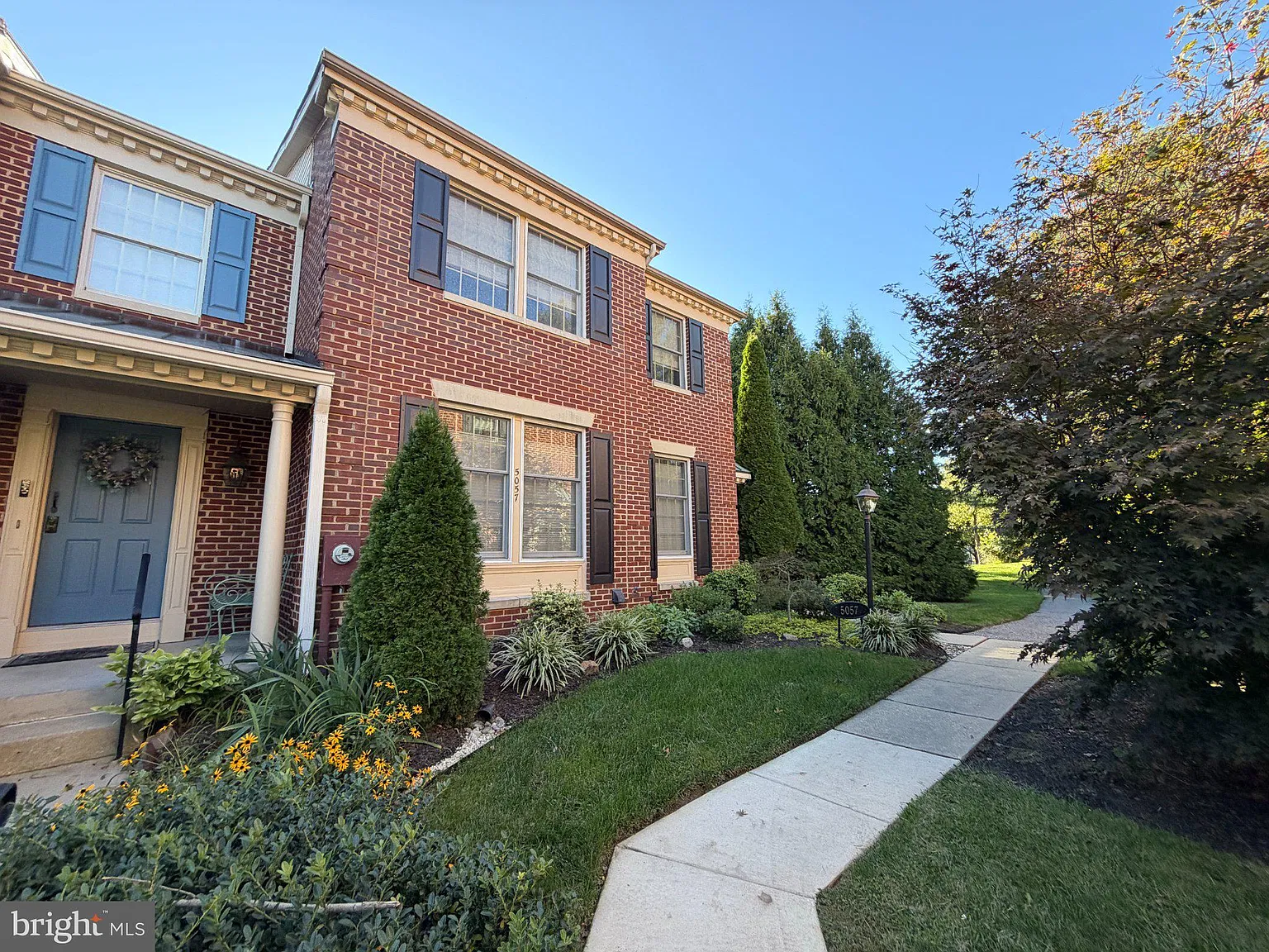 3 bed, 2.5 bath, 2012 sqft, $3,000 — Photo 2