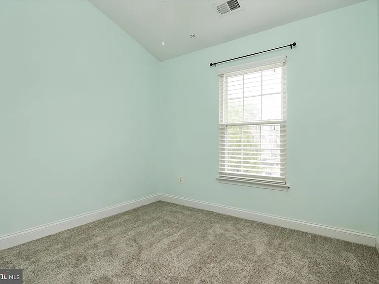 824 Stonehurst Ct — Photo 24