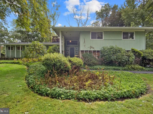1911 Woodland Dr, Yardley, PA 19067