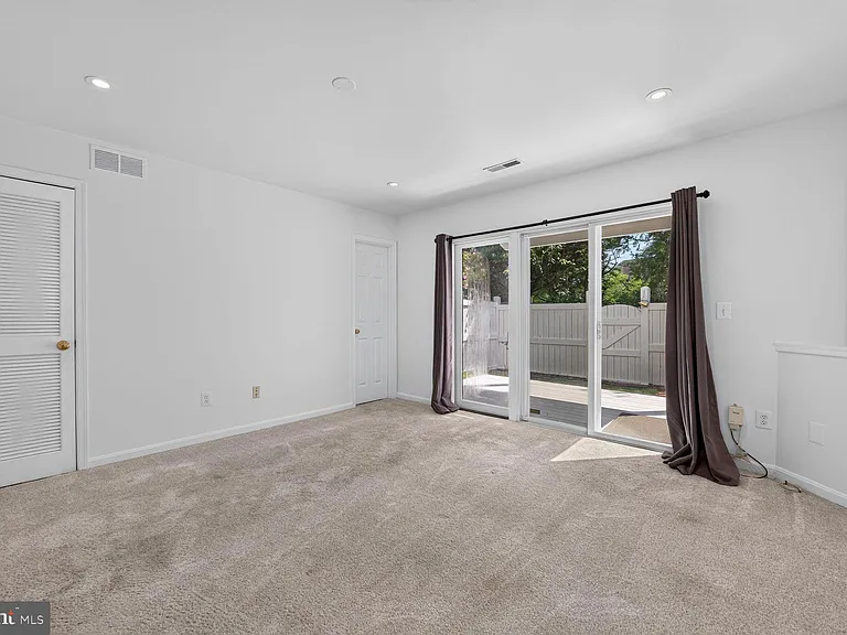 12054 Edgemere Cir — Photo 7
