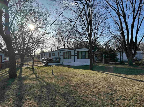 8205 S Charles St, Savanna, IL 61074
