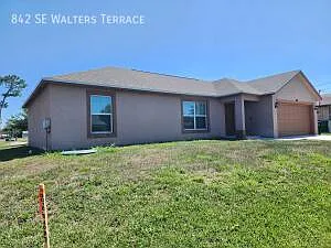 842 SE Walters Ter