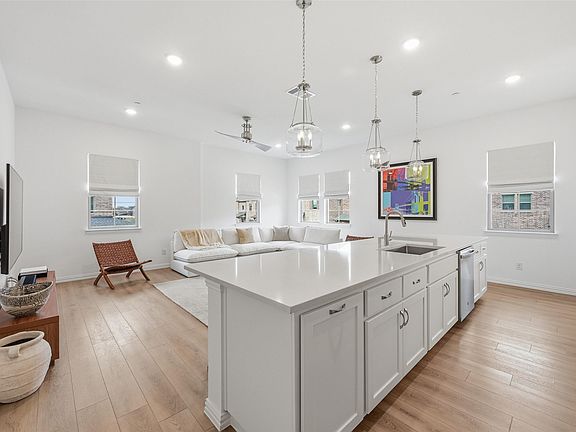 5th image of 634 Blue Ridge Dr