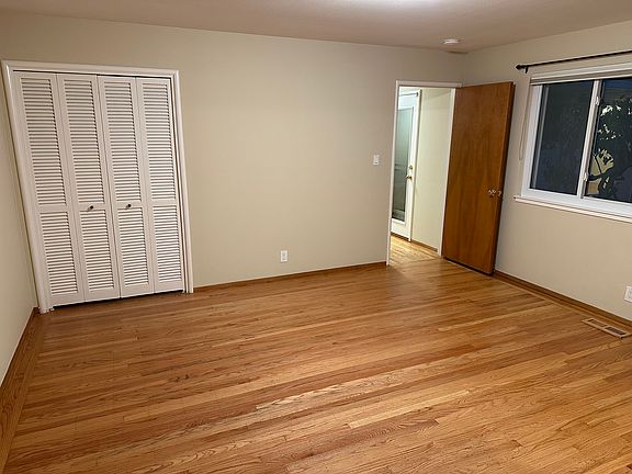 Master Bedroom
15'2x14' plus second walk in closet on opposite wall