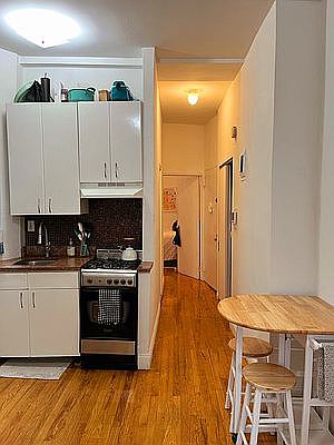 5th image of 611 E 11th St APT 6a