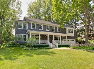 129 Ravine Forest Dr, Lake Bluff, IL 60044