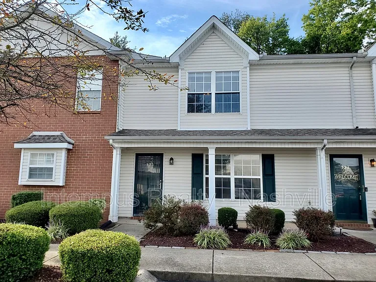 325 Shoshone Pl — Photo 1