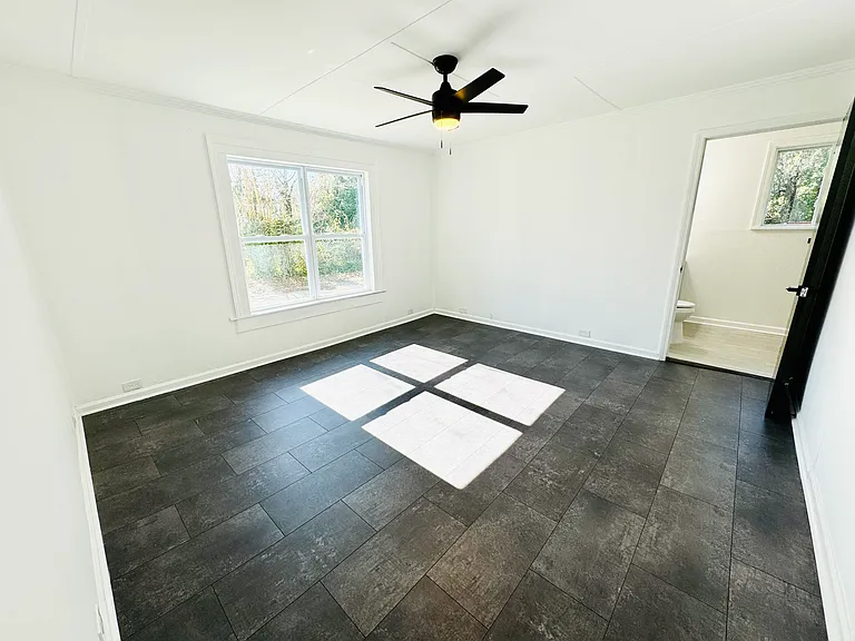 818 Maple Ave SW #2 — Photo 10