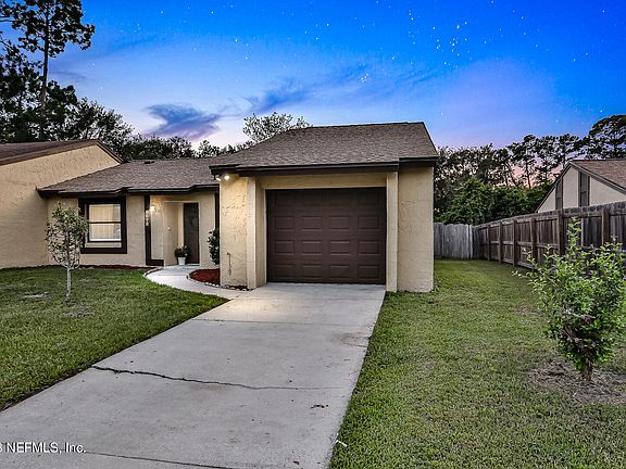 3rd image of 8672 DEERMOSS Way W