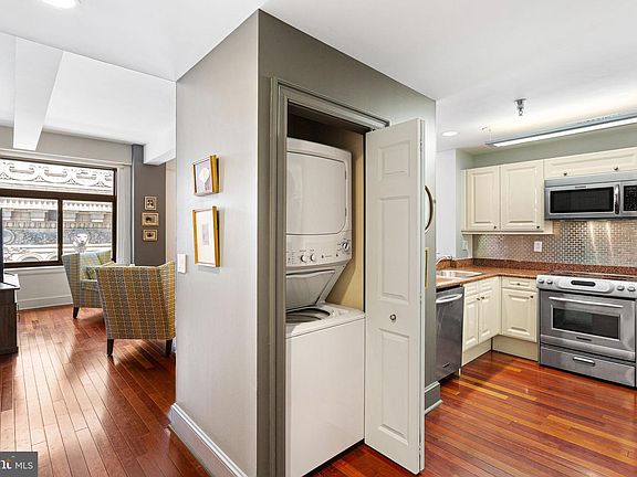 4th image of 1500 Chestnut St APT 18H